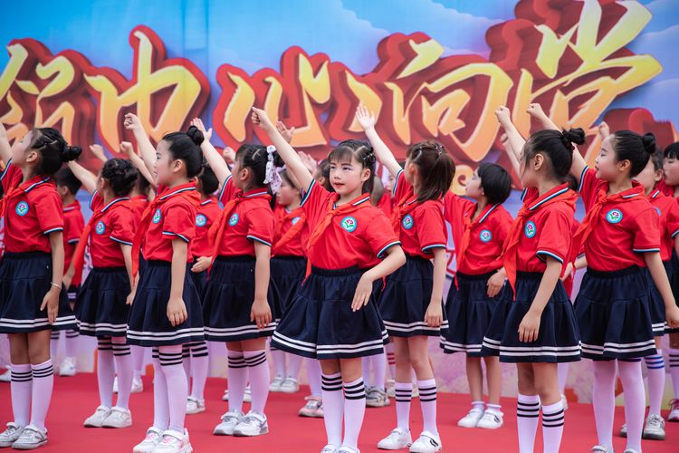 思源实验学校少先队入队仪式,社旗一小少先队入队仪式