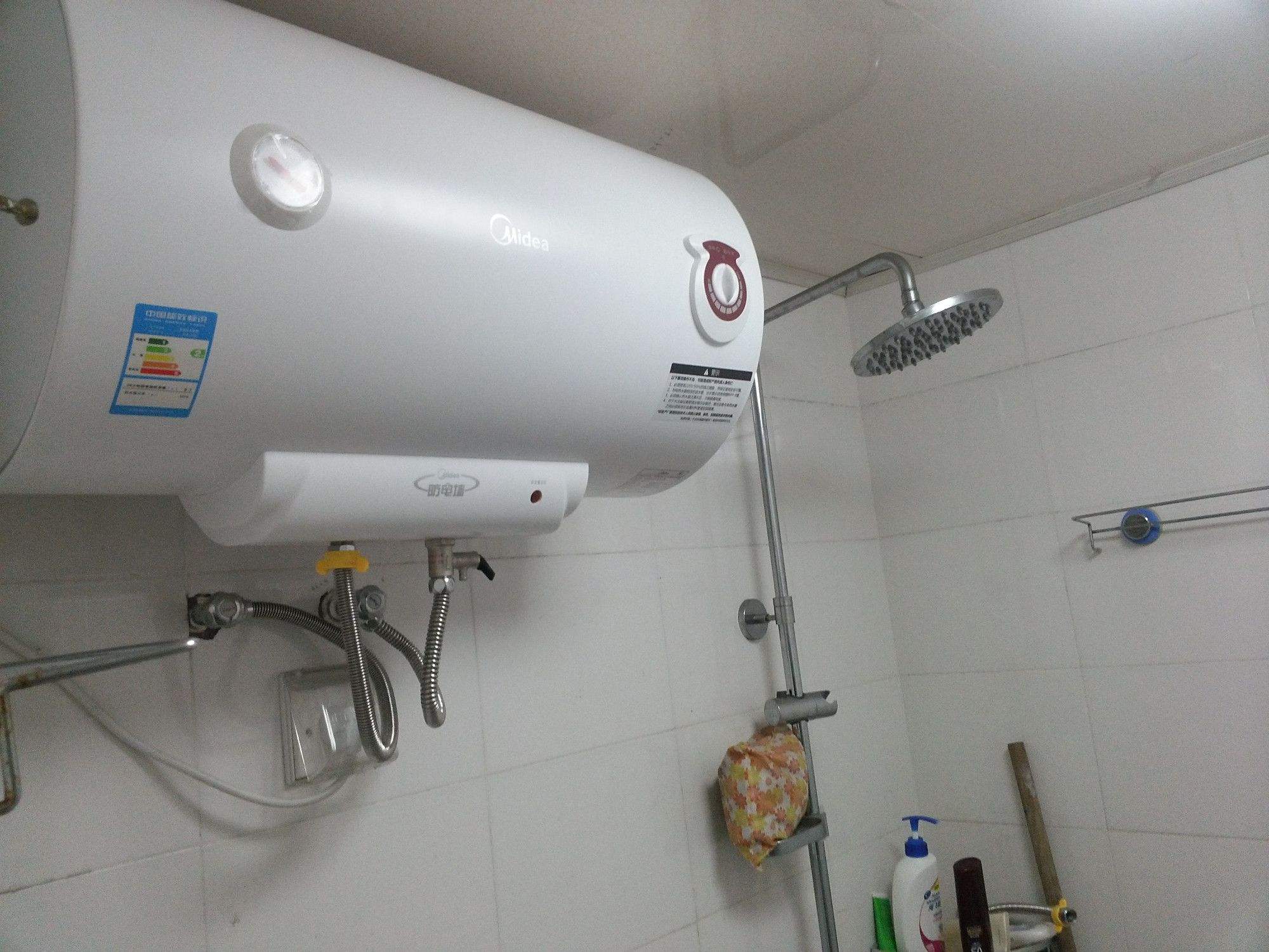 热水器关电源还是拔插头,热水器的插头平常需要拔吗