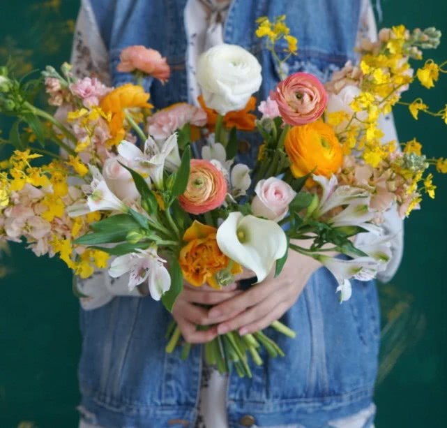 开花店怎样赚钱,成都开花店赚钱吗