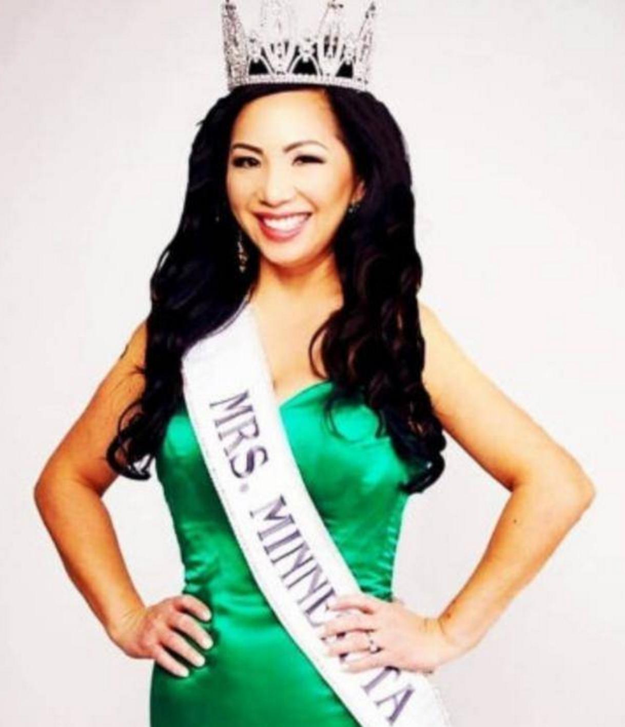 与被捕白人警察断绝所有关系,亚裔选美皇后妻要求两套房归她