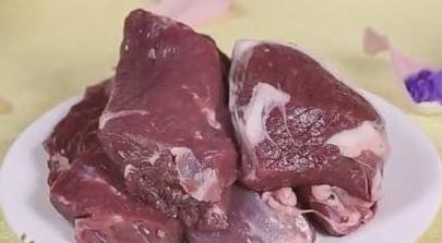 用最简单的方法教你做葱爆羊肉,教你葱爆羊肉正宗做法