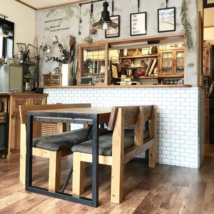 80后夫妇将破旧小宅爆改“复古咖啡厅”，95%家具都是自己打造