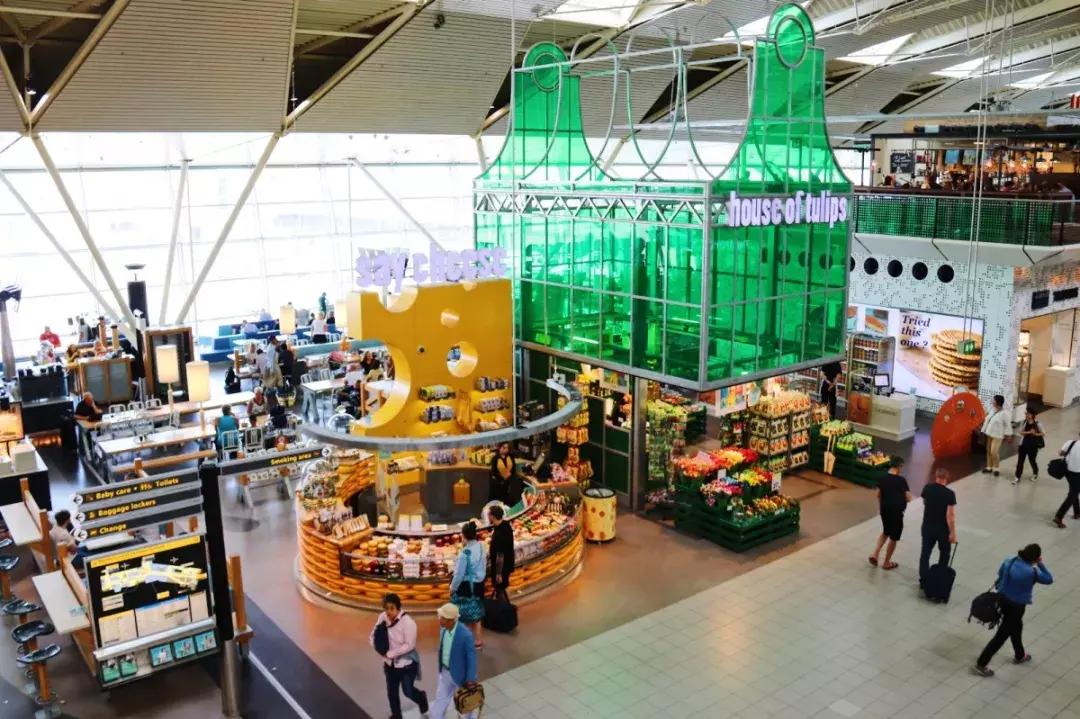 机场里的“十二时辰”，就服史基浦