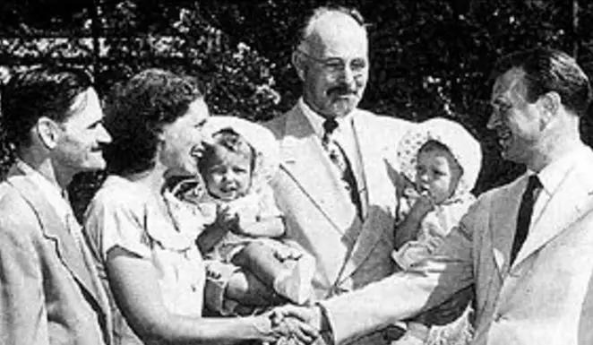 60岁拍裸照,惊艳T台,培养出身价200亿儿子:年龄从来不是问题