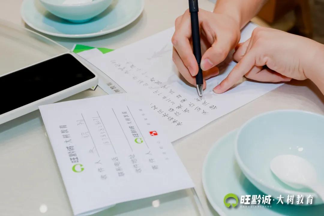 奖学金颁奖典礼完满结束主持稿,考试表彰大会进步奖怎么才能拿到