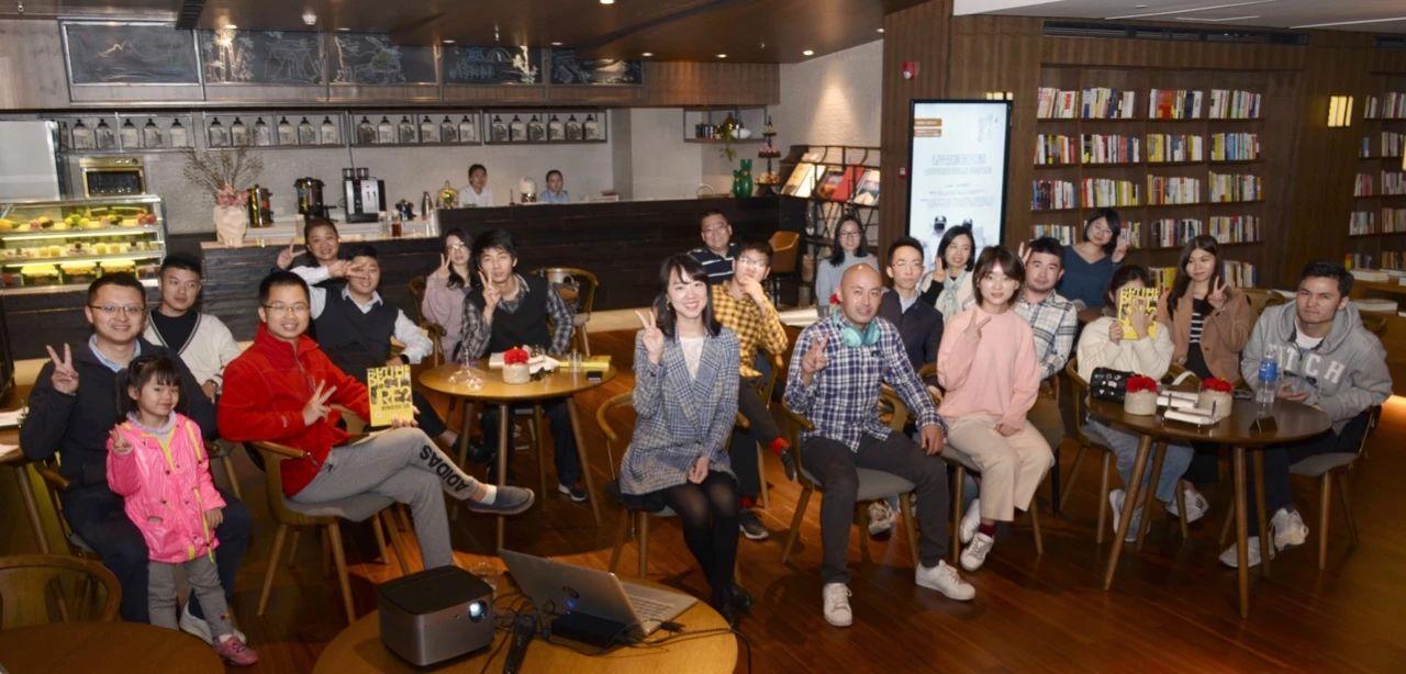 北有阿那亚社群，南有册之丘社群，后者60%研究生以上学历