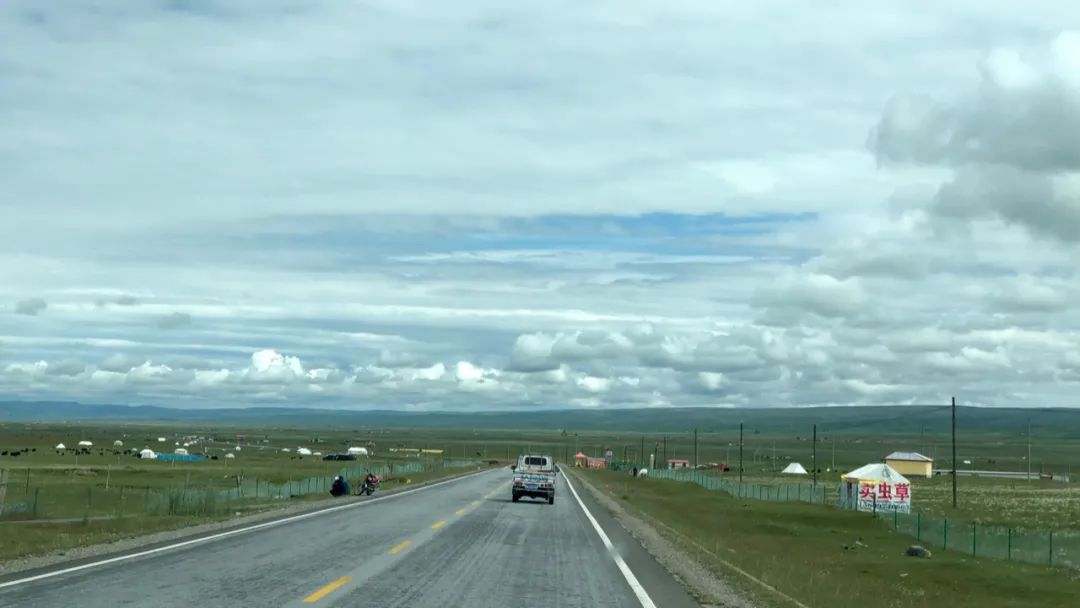 茫崖艾肯泉夏季游攻略,青甘大环线艾肯泉