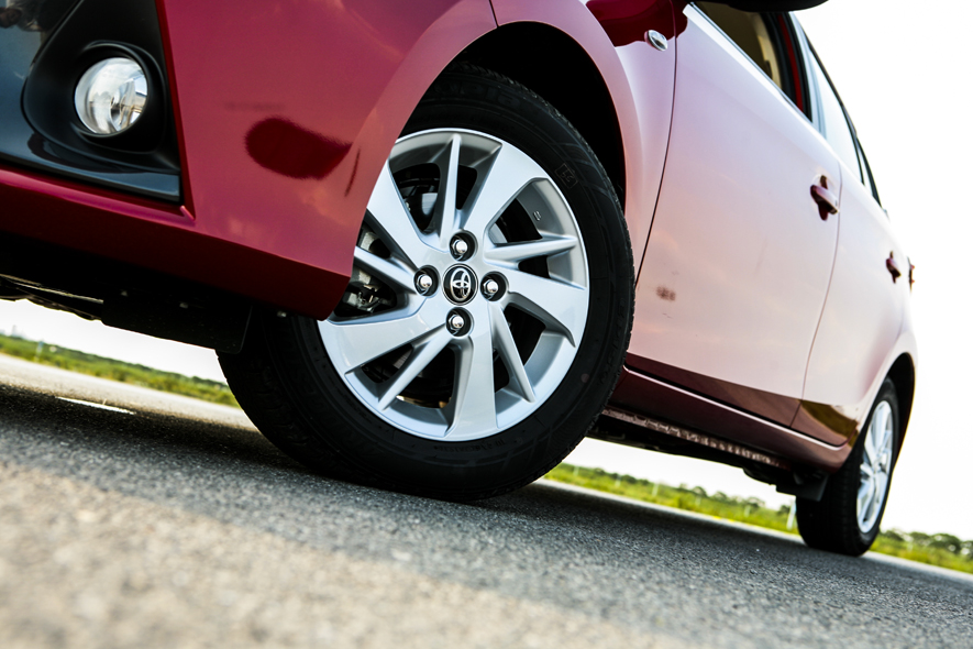 汽车轮毂损坏保养,汽车轮毂伤了怎么办