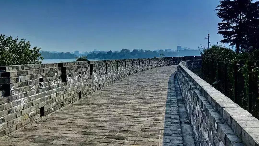 南京哪几个公园免费又好玩,南京莫愁湖公园免费