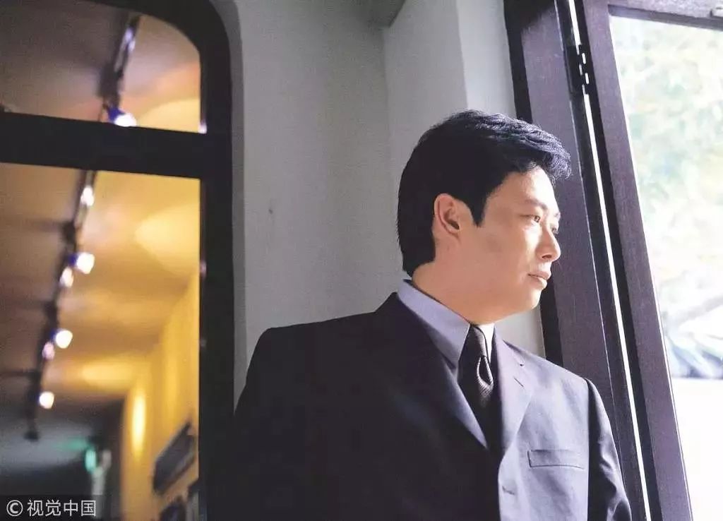 64岁费玉清告别歌坛，现场泪奔，万望珍重