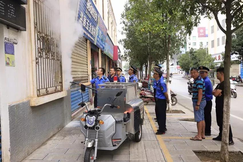 今天，就是要“盘”这些蒙自的城市“牛皮癣”