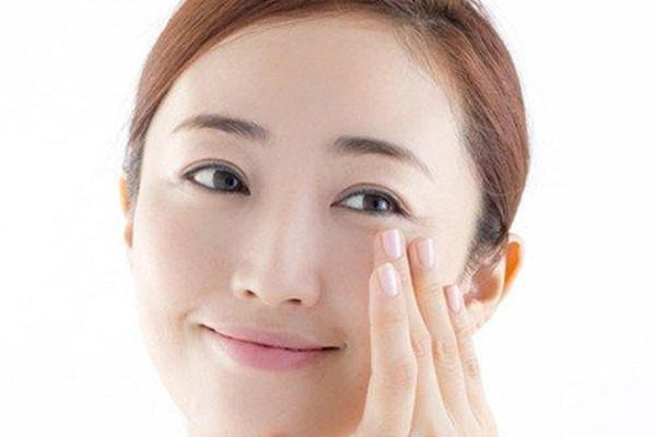 眼角有皱纹怎么消除小妙招最经济,眼角有皱纹怎么去除呢小妙招