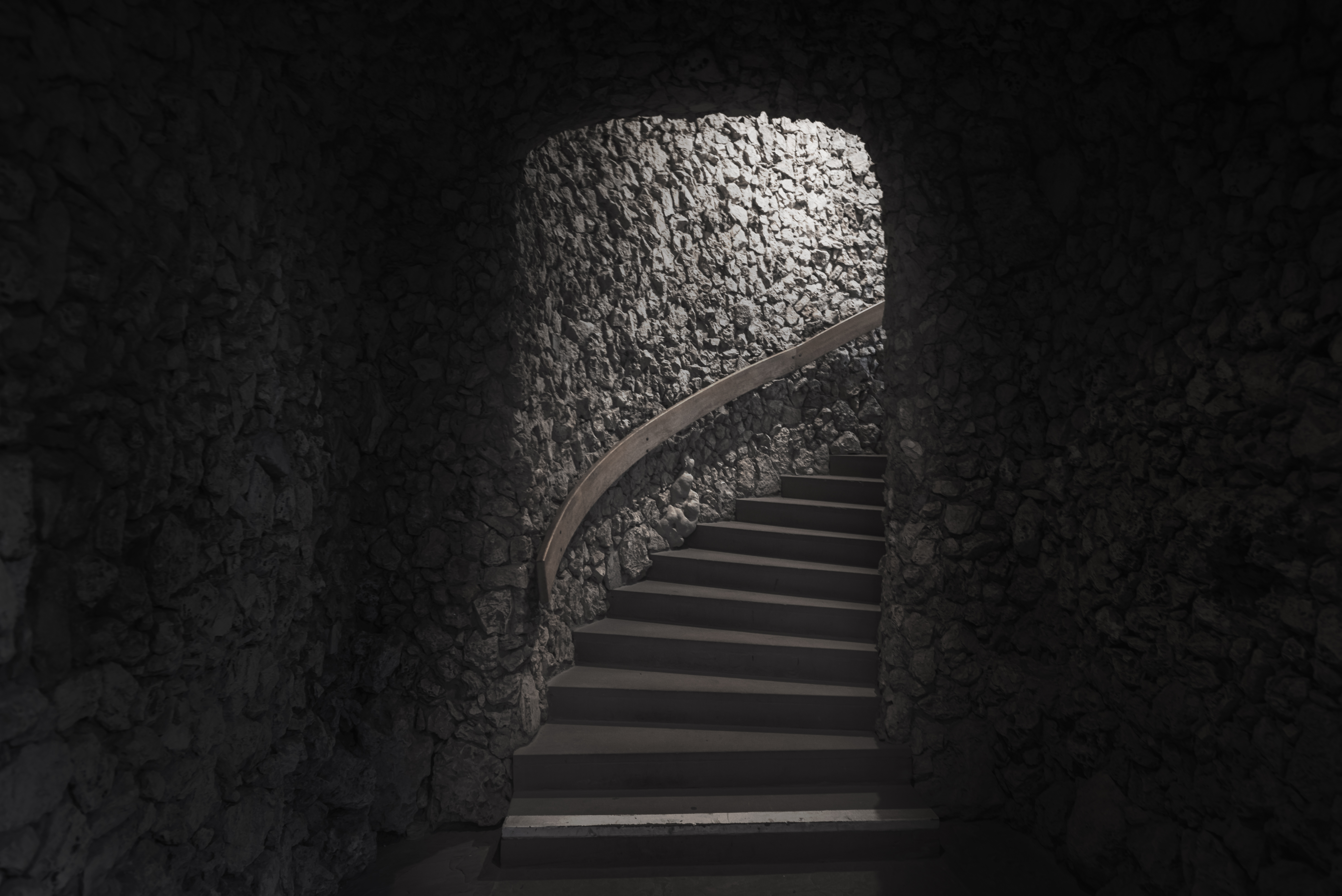 女浴室垂直往下打出60米深的洞!他们要干嘛?