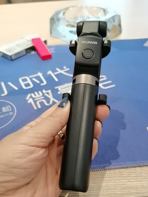 华为三脚架自拍杆af15怎么用,华为有线自拍杆的使用方法及操作