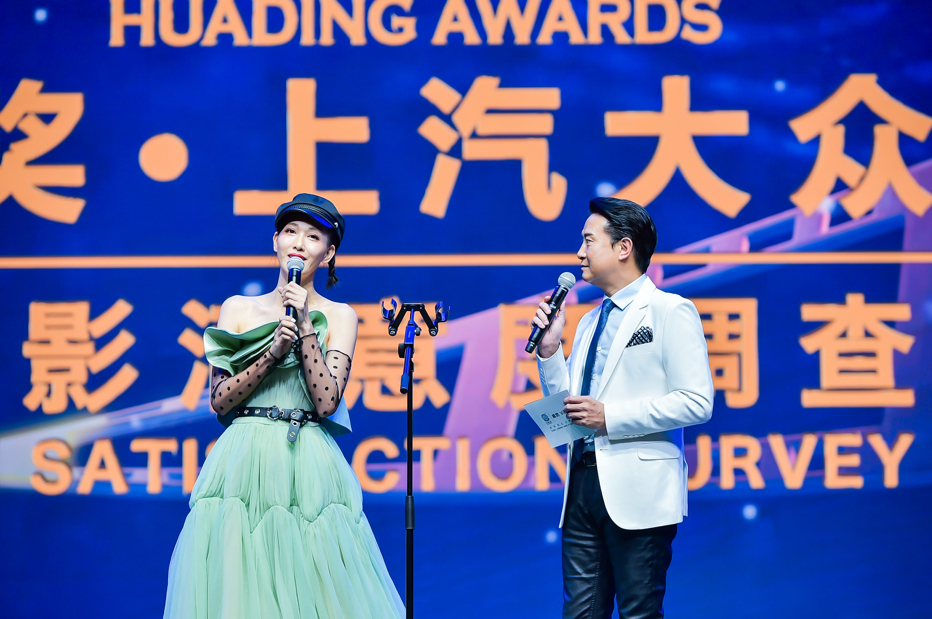 慈造姐姐盛装亮相华鼎奖李彩桦梁琤环姐于易洲担任颁奖嘉宾