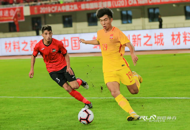 足球万人欢呼现场,足球比赛全场轰动