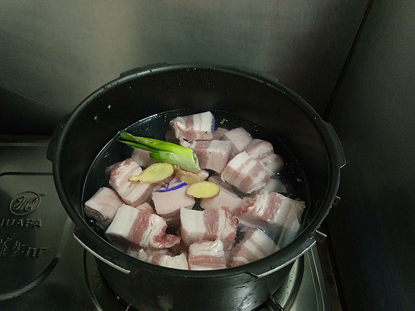 酒店炖鸡汤一般放什么配料,羊肉焯水去腥膻放啥料