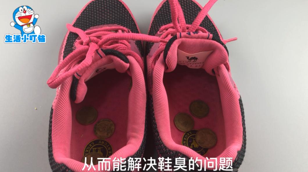 鞋里有汗臭味别着急？只需用这几招，不用刷洗轻松去除掉汗臭