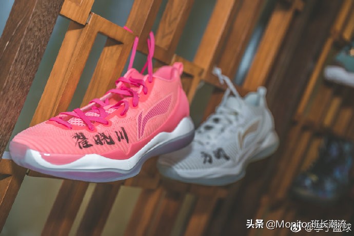 一夜火遍 ins，颜值与实力并存！她是最与众不同的球鞋女神