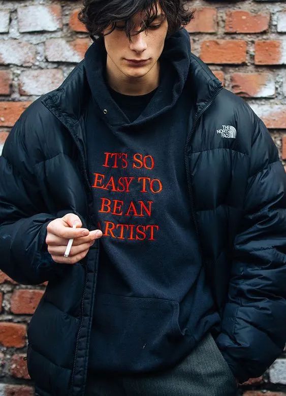 别再穿烂大街的小白鞋了,别再穿烂大街的外套