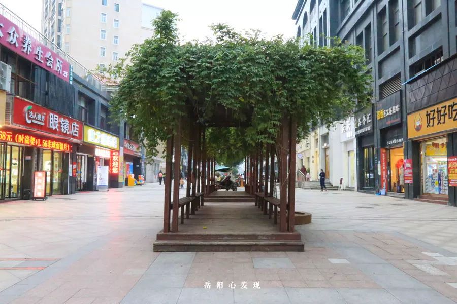 岳阳往东，连接新老城区的天伦城如今风光不再？