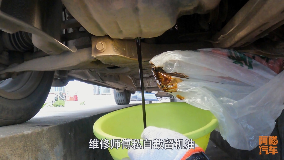 换机油到底要不要看着,换机油正确操作