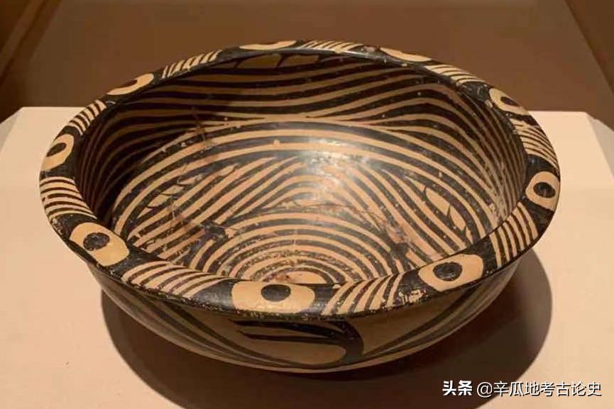 彩陶之乡：甘肃彩陶之变化莫测的几何纹