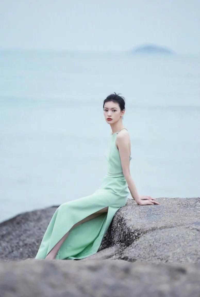 迪丽热巴薄唇,把迪丽热巴换成黄金比例脸