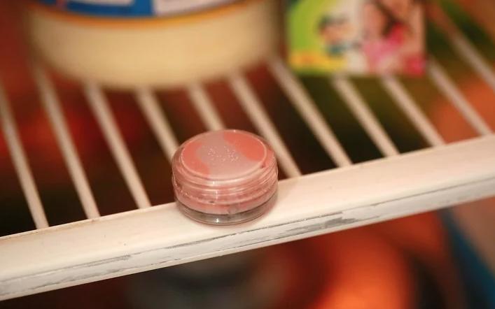 口红摔断了？先别急着喊男友买新的，让他看看破损的口红如何修复