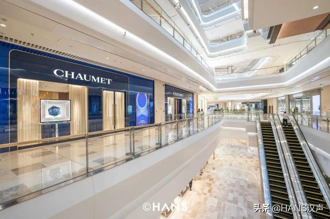 LV、DIOR、CELINE、LOEWE……武汉恒隆大牌全开，景甜都来逛