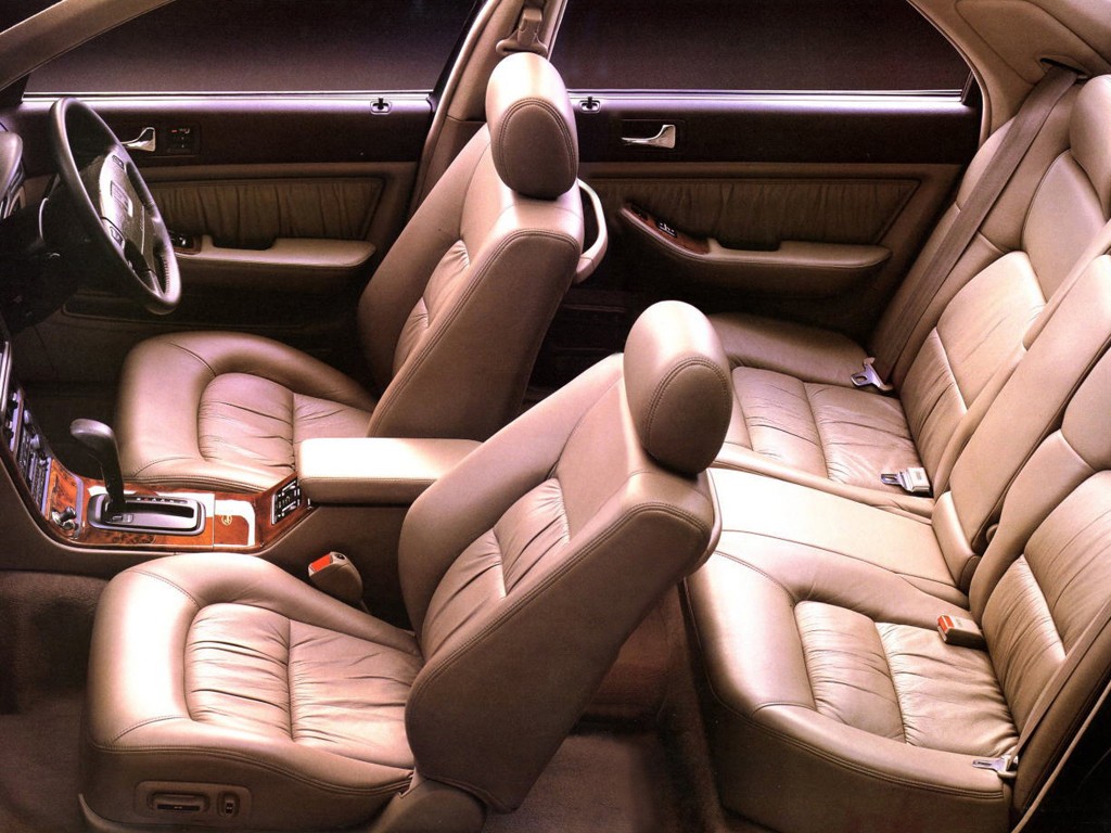 没落的日系三大旗舰车，本田里程、丰田皇冠、日产风雅你都认识吗