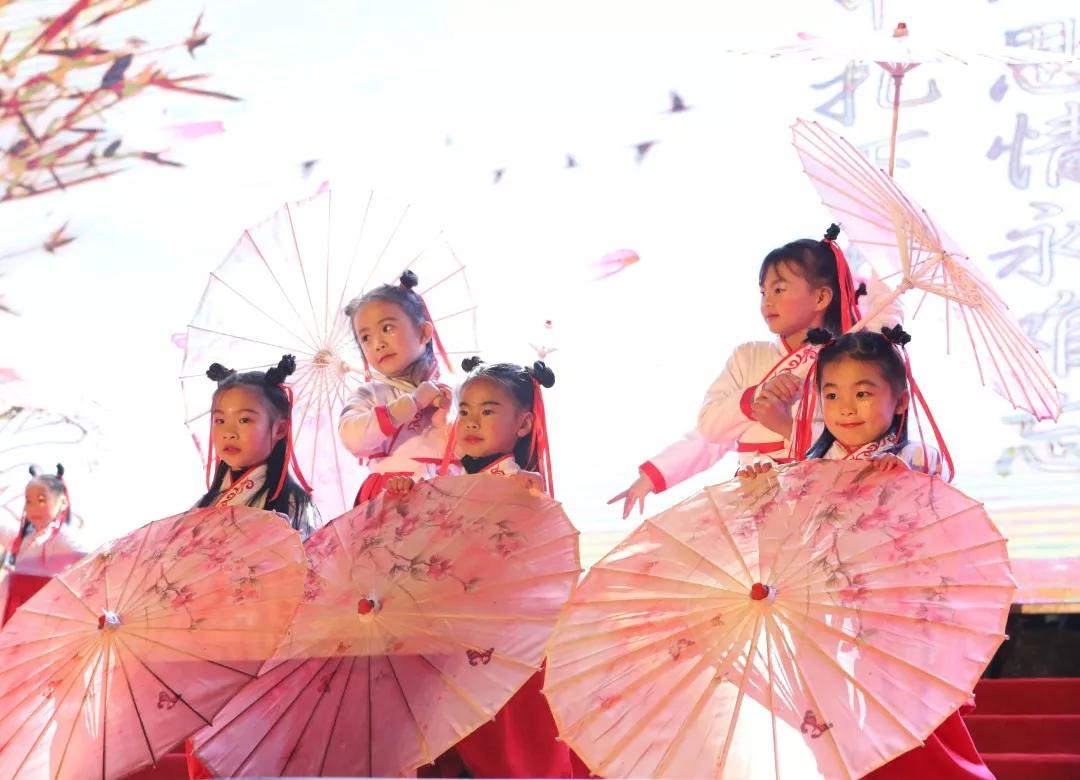 小县城学校元旦晚会活动,小学生青春筑梦砥砺前行文艺汇演