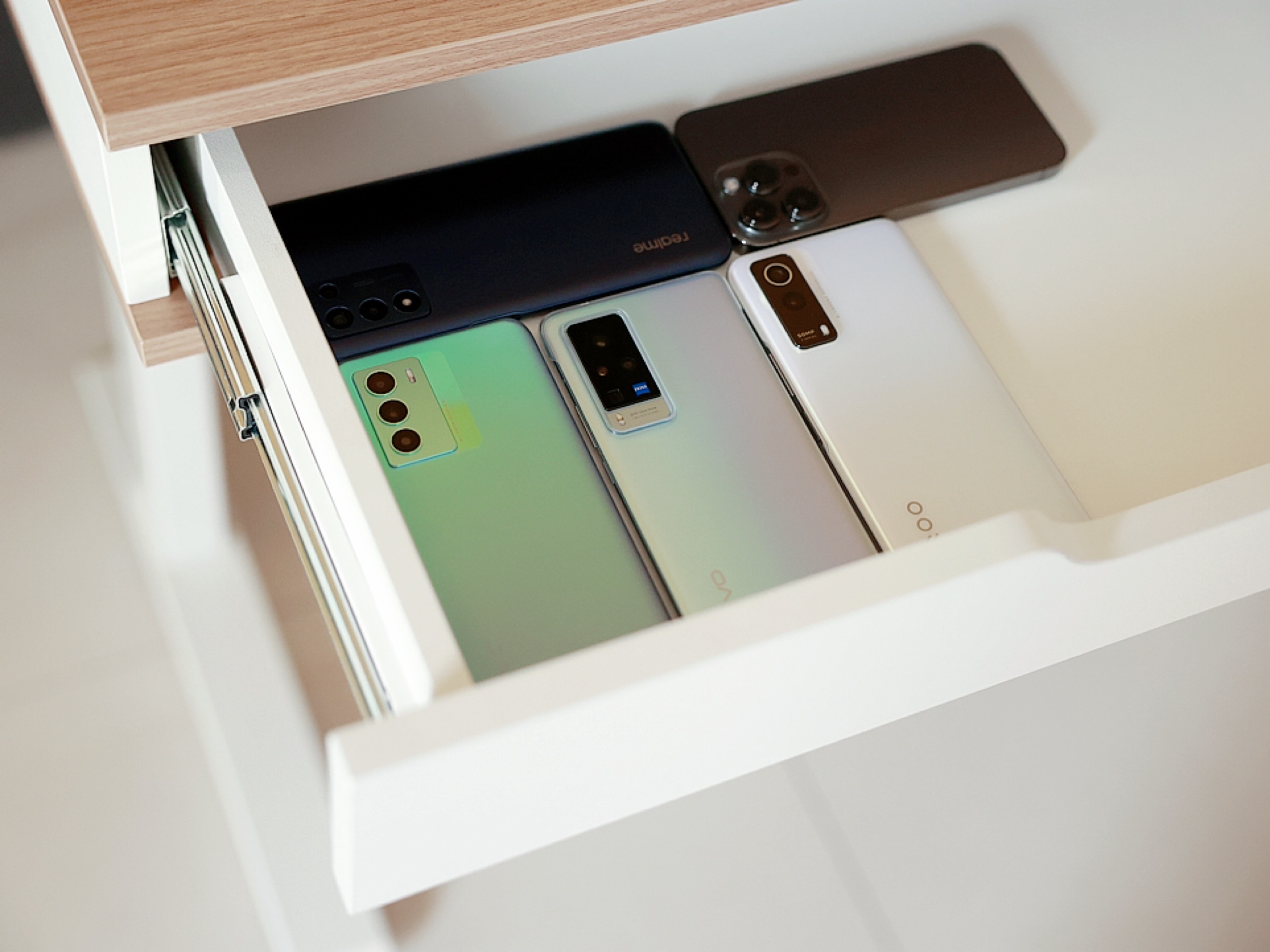 何同学升降桌视频,何同学评测升降桌