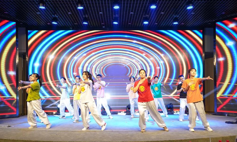 喜迎新年欢聚一堂共团圆,同心同行共创未来新春联欢会