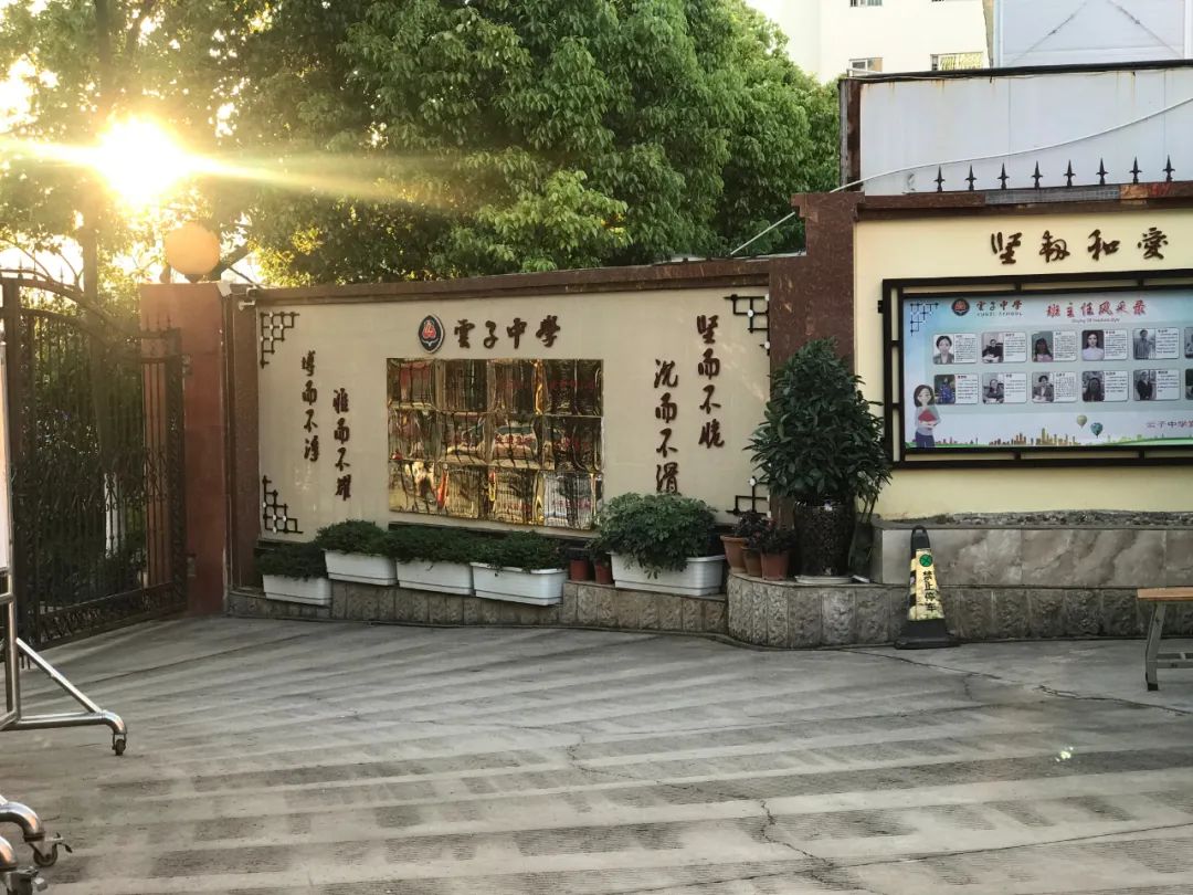 昆明各中学宿舍,昆明学校食堂饭菜价格表