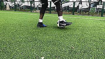 五个最简单实用的足球过人技巧,过人技巧足球简单实用教学