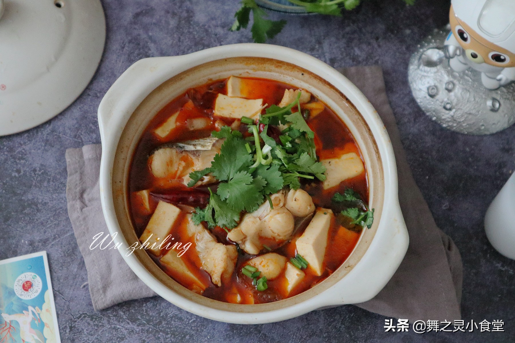 草鱼和豆腐及洋葱怎么煮好吃,清炖草鱼汤豆腐怎么炖好吃又简单