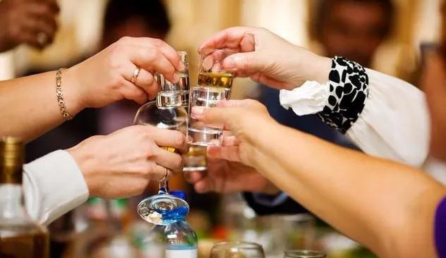 喝酒怎样快速入睡,喝酒醉得慢的技巧