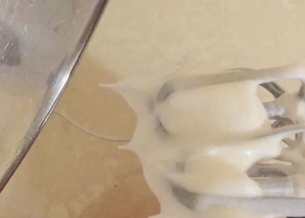 做蛋糕裂开有什么方法解决,海绵蛋糕回缩开裂的解决办法