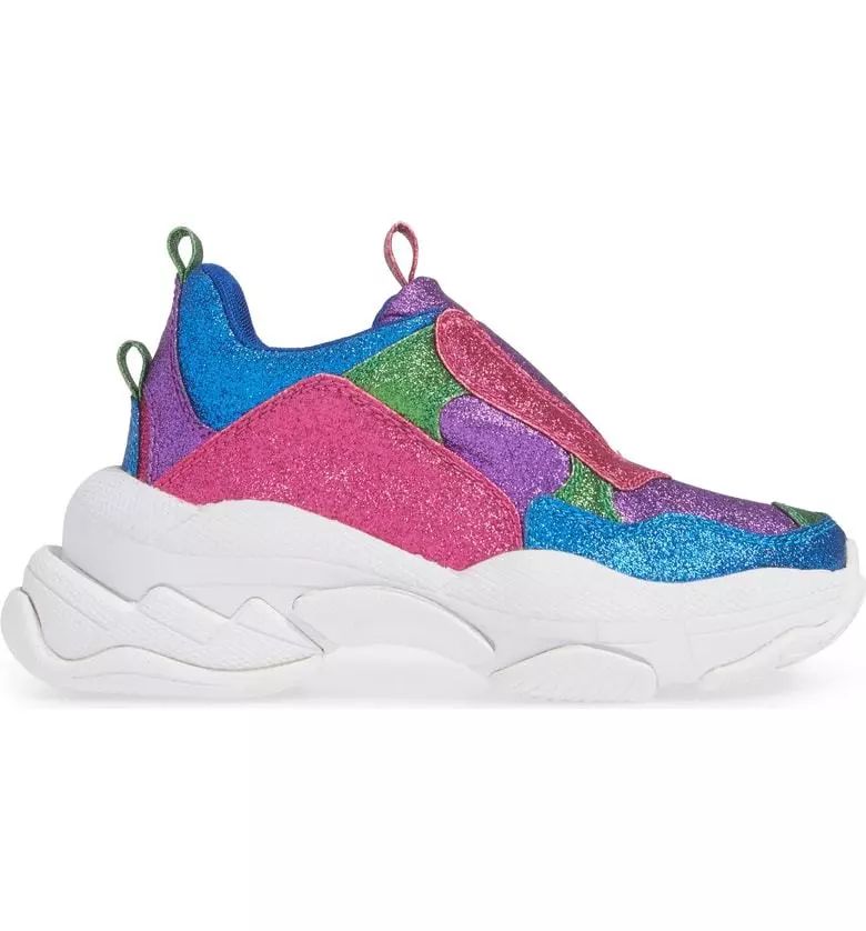 人生处处是陷阱万分小心,人生处处有坑我们要擦亮双眼