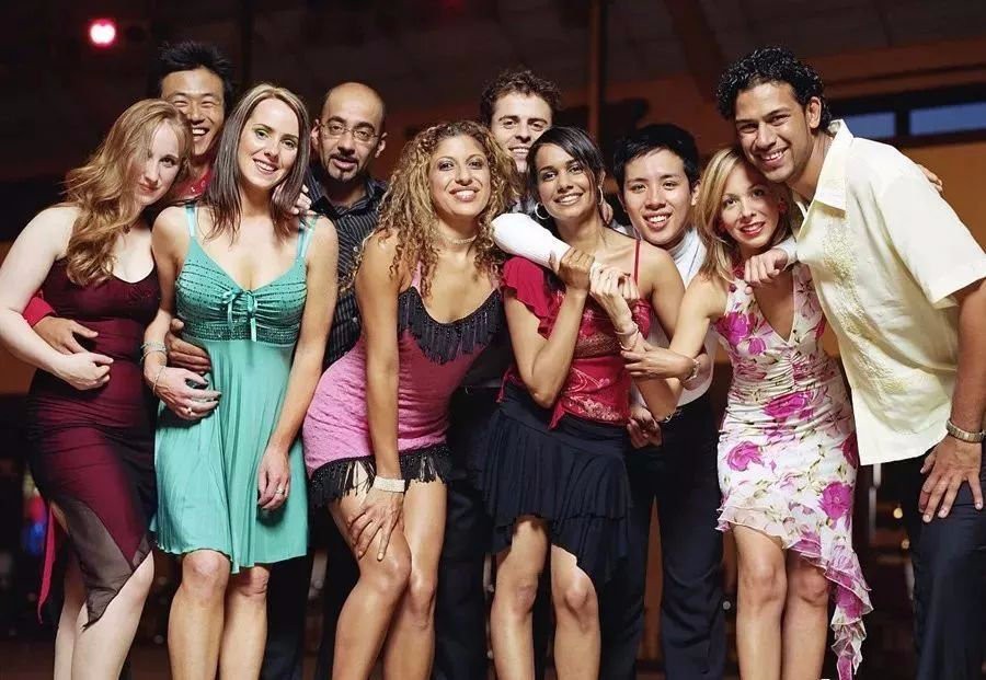 新生儿青色皮肤是不是胎记,新生儿青斑是中国人才有的吗