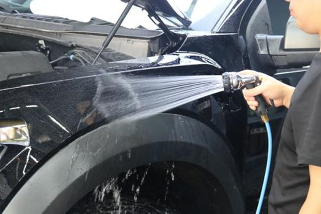 汽车被雨淋后有影响吗,汽车被雨淋了之后可以罩保护罩嘛