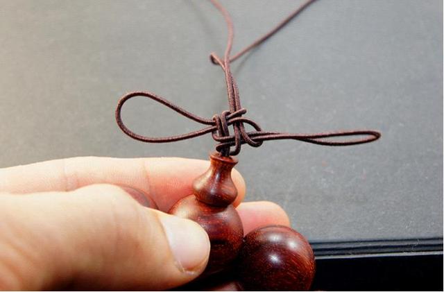如何给文玩手串换绳,文玩换绳打结方法图解