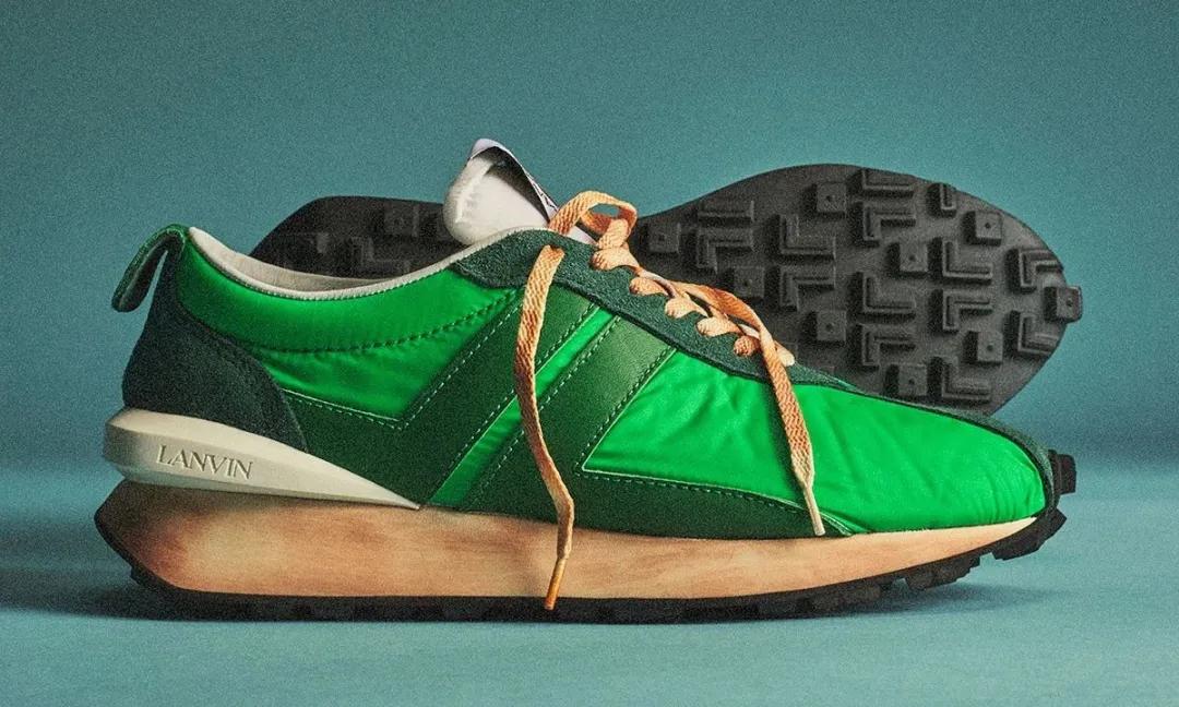 今天上班迟到了,因为隔壁公司的姑娘问我要鞋子链接|球鞋推荐