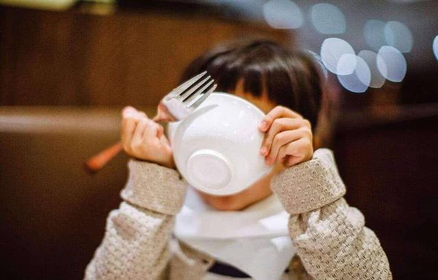 孩子从小依赖母亲,孩子从小不依赖妈妈