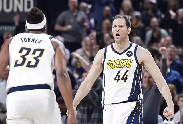 詹姆斯被主场球迷嘲讽,詹姆斯被国王球迷嘲讽