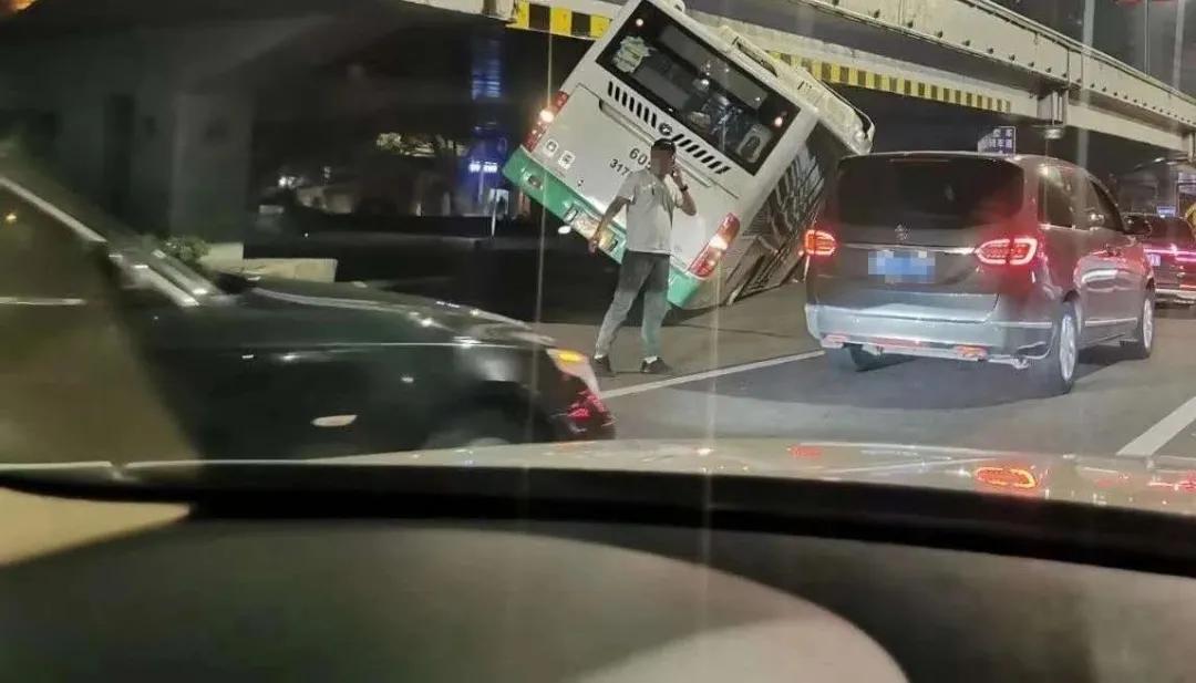 以前的武汉公交车有多猛,当年的武汉公交车到底有多快