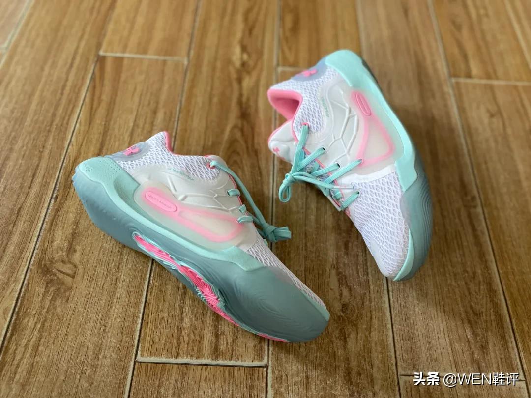 *男猛**必入鞋款?在NBA赛场上出现的“最后”一双UA球鞋值得被铭记