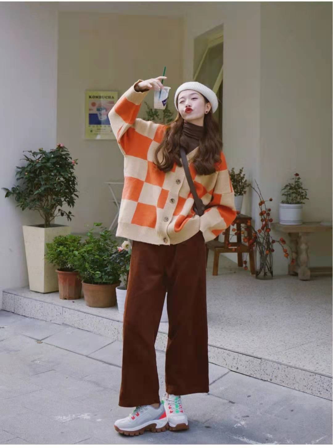 卡其色毛衣开衫的最佳搭配,毛衣开衫怎么搭配衣服好看