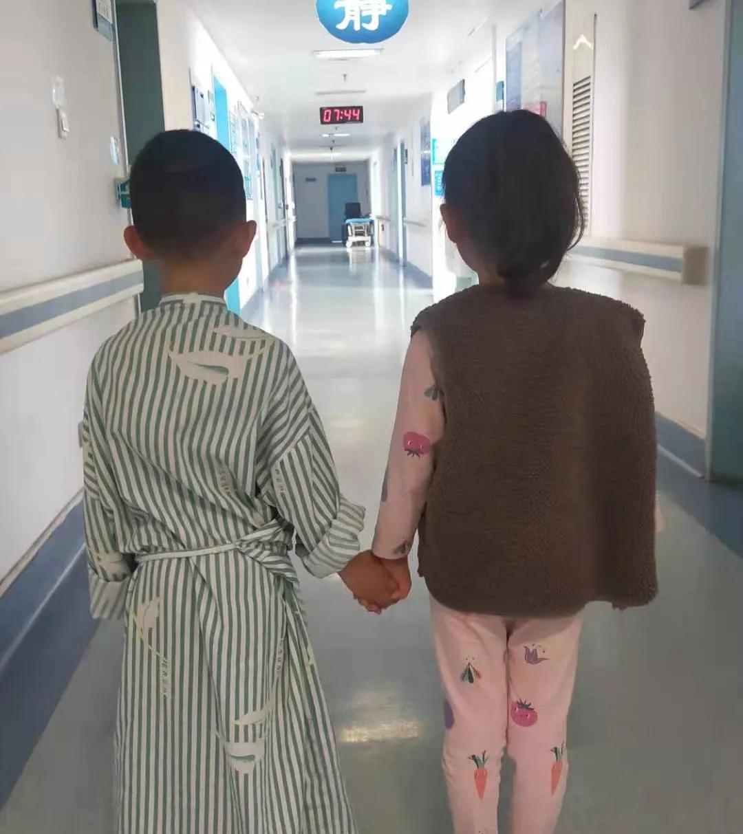 龙凤胎睡觉哭闹,龙凤胎宝宝睡觉